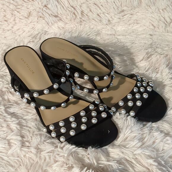 Ann Taylor Black Suede Chunky Block Heel Sandals Mules Pearl Bead Accents Size 5 - Picture 1 of 5